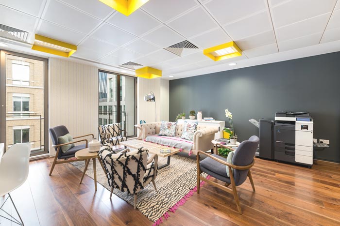 金融服务公司办公室休息区域装修设计案例效果图