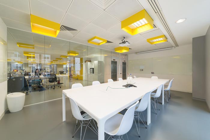 金融服务公司办公室会议室装修设计案例效果图