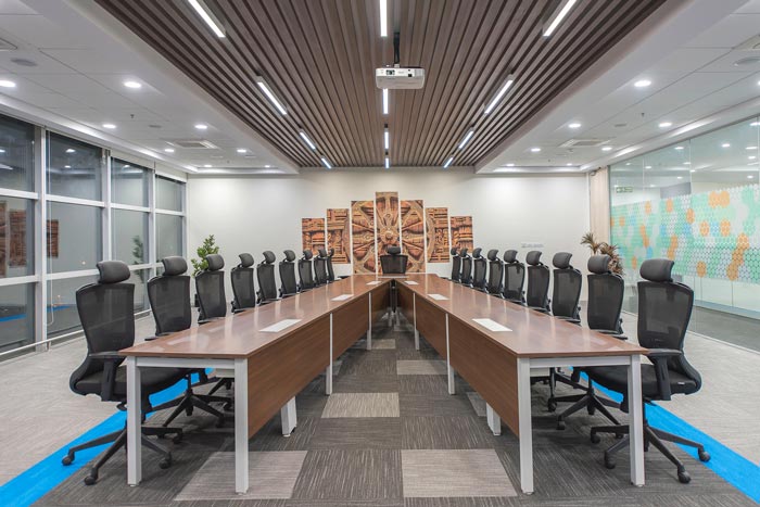 服饰公司办公室会议室装修设计案例效果图