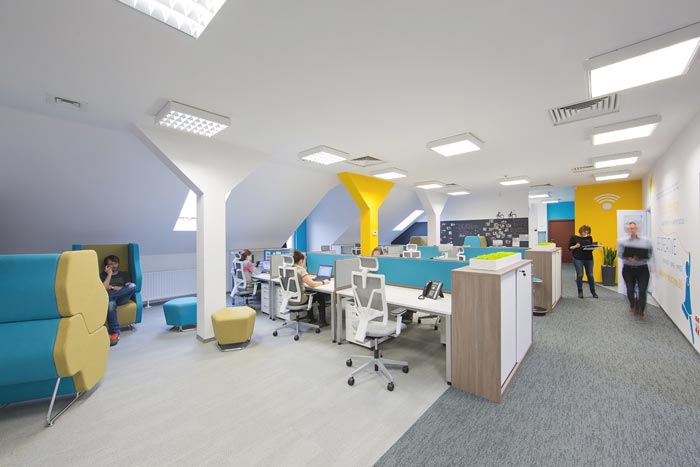 服装设计公司办公室办公区域装修设计案例效果图