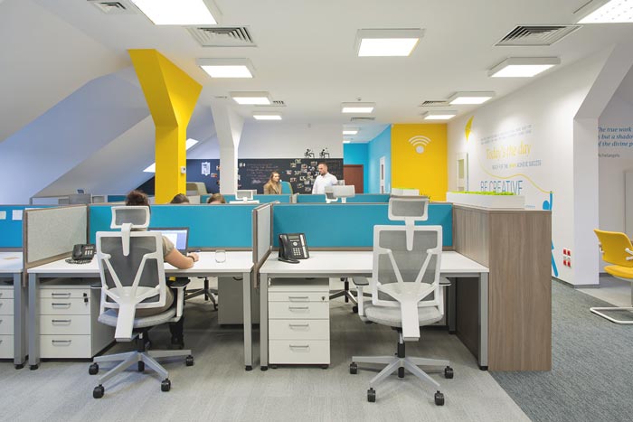 服装设计公司办公室办公工位装修设计案例效果图
