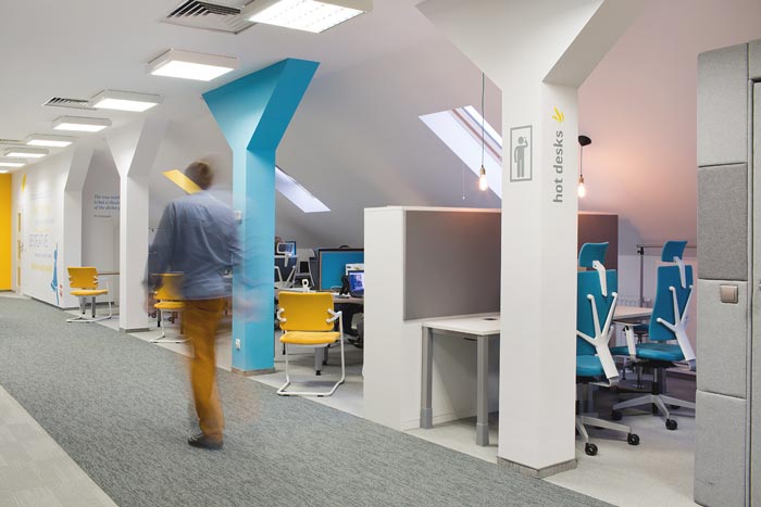 服装设计公司办公室设计部门装修设计案例效果图