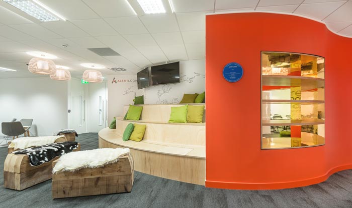 服饰有限公司办公室休息区域线装修设计案例效果图