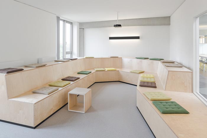 服饰设计工作室办公室休息区域装修设计案例效果图