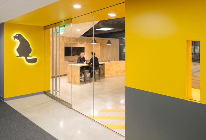 灵活创意办公空间进门区域装修设计案例效果图