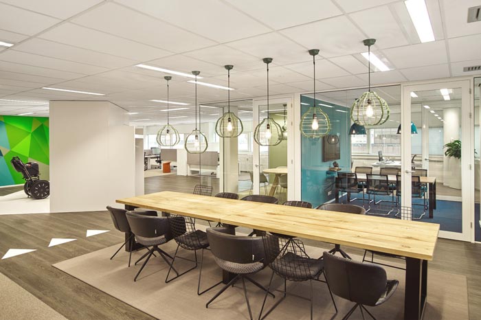 代步车公司办公室会议室设计效果图