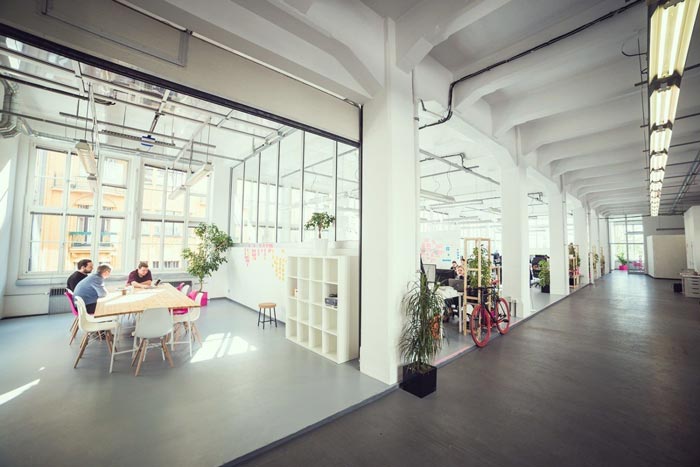 现代开放式办公室装修设计实景图