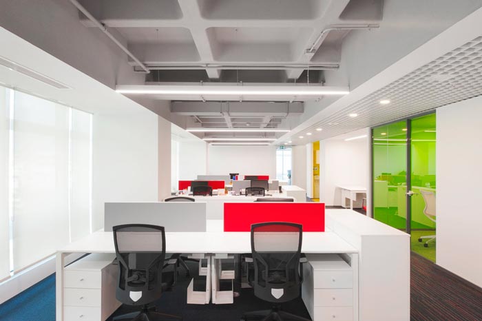 1000平方的办公室装修后的效果图