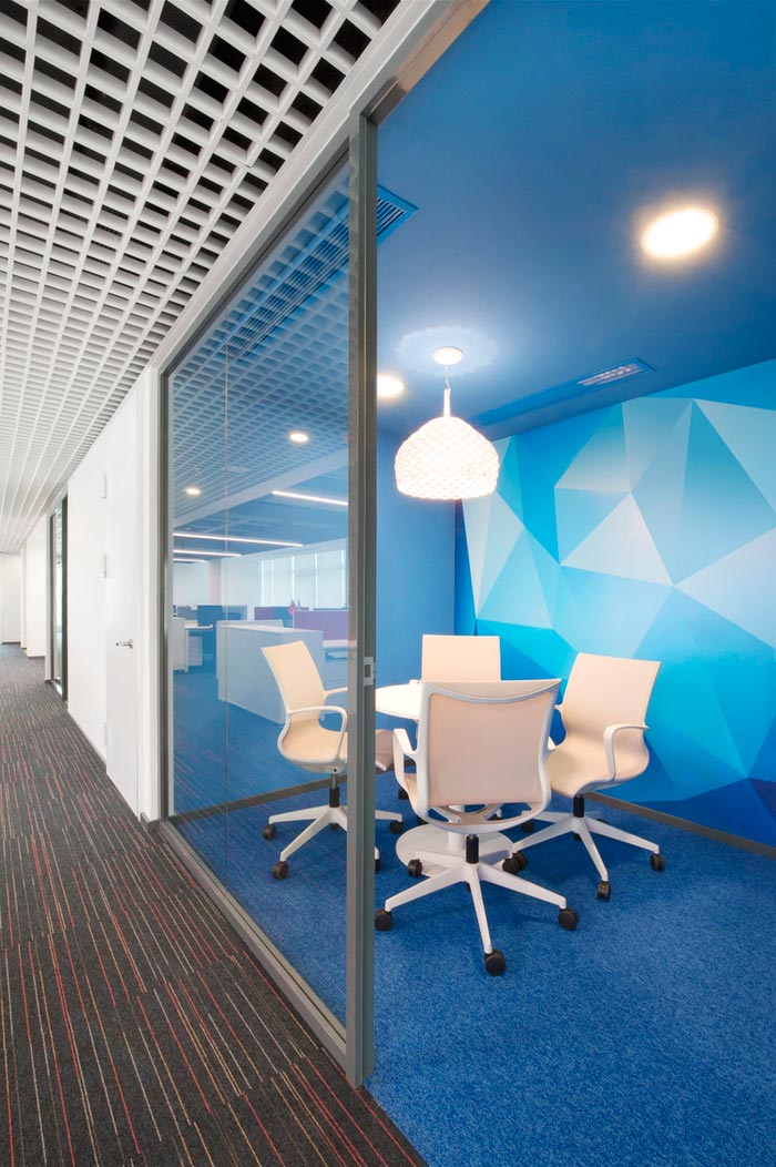 开放式办公室洽谈区域装修设计实景图