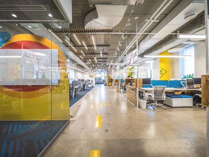 软件开发公司办公室办公区域装修设计实景图