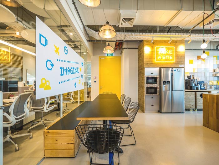 软件开发公司办公室交流区装修设计实景图